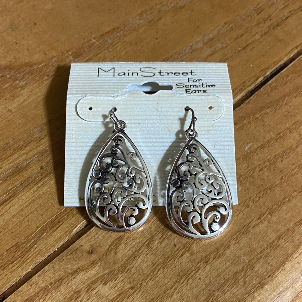Silver Teardrop Earrings